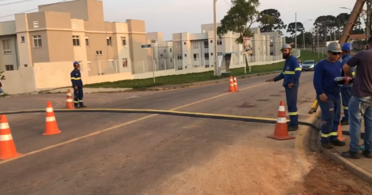 Rua Presidente Costa e Silva tem manutenção na rede elétrica