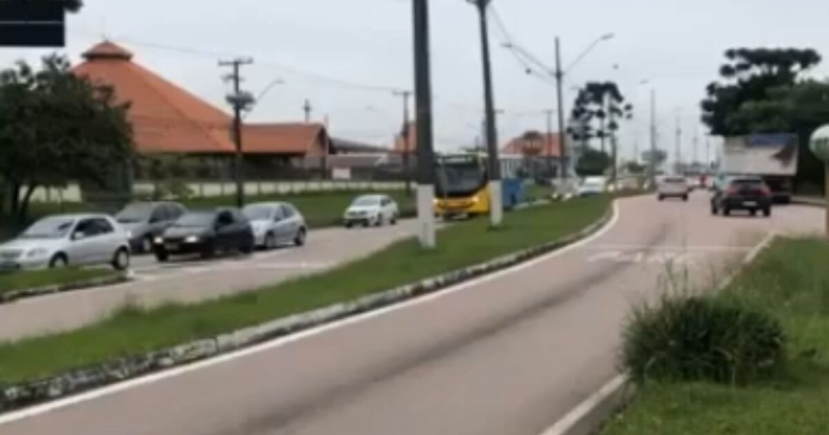 Trânsito lento na Avenida das Araucárias