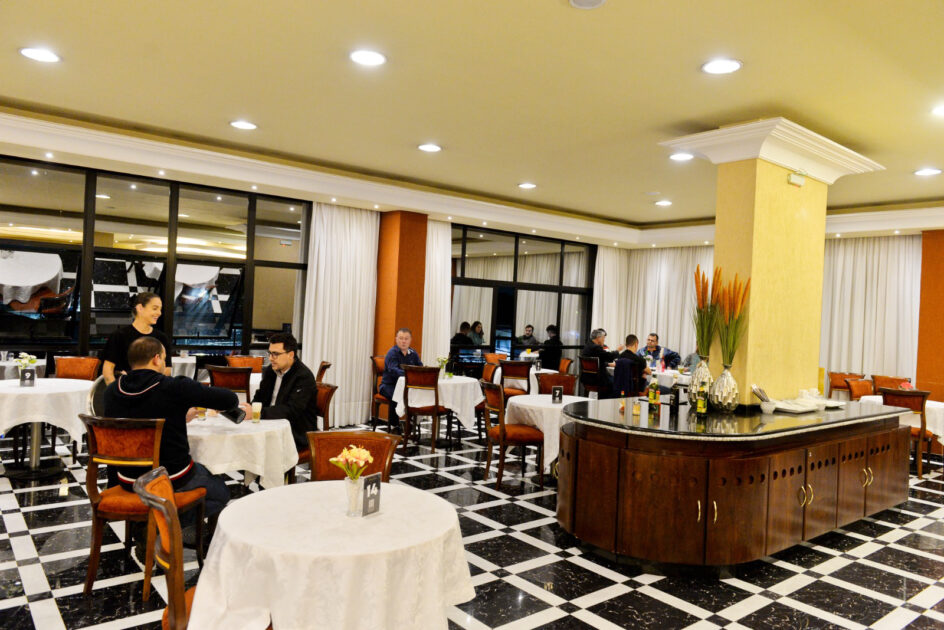 Palace, o restaurante do Hotel Rihad, agora está aberto a todos os moradores de Araucária