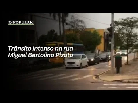 Trânsito intenso na rua Miguel Bertolino Pizato