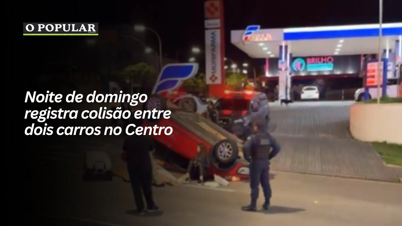 Noite de domingo registra colisão entre dois carros no Centro