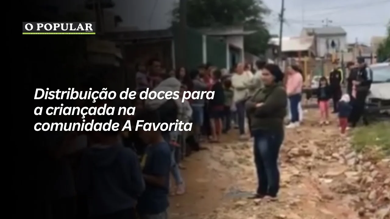 Distribuição de doces para a criançada na comunidade A Favorita