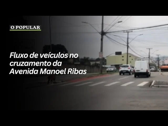 Fluxo de veículos no cruzamento da Avenida Manoel Ribas