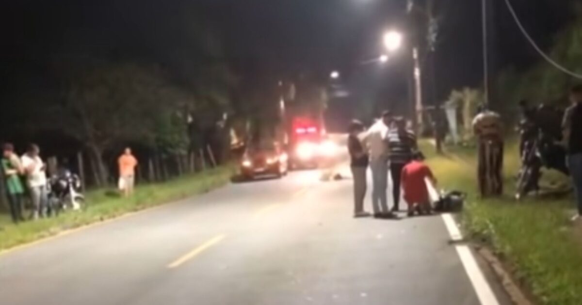 Colisão envolvendo moto, veículo e cavalo no Jardim Tupy