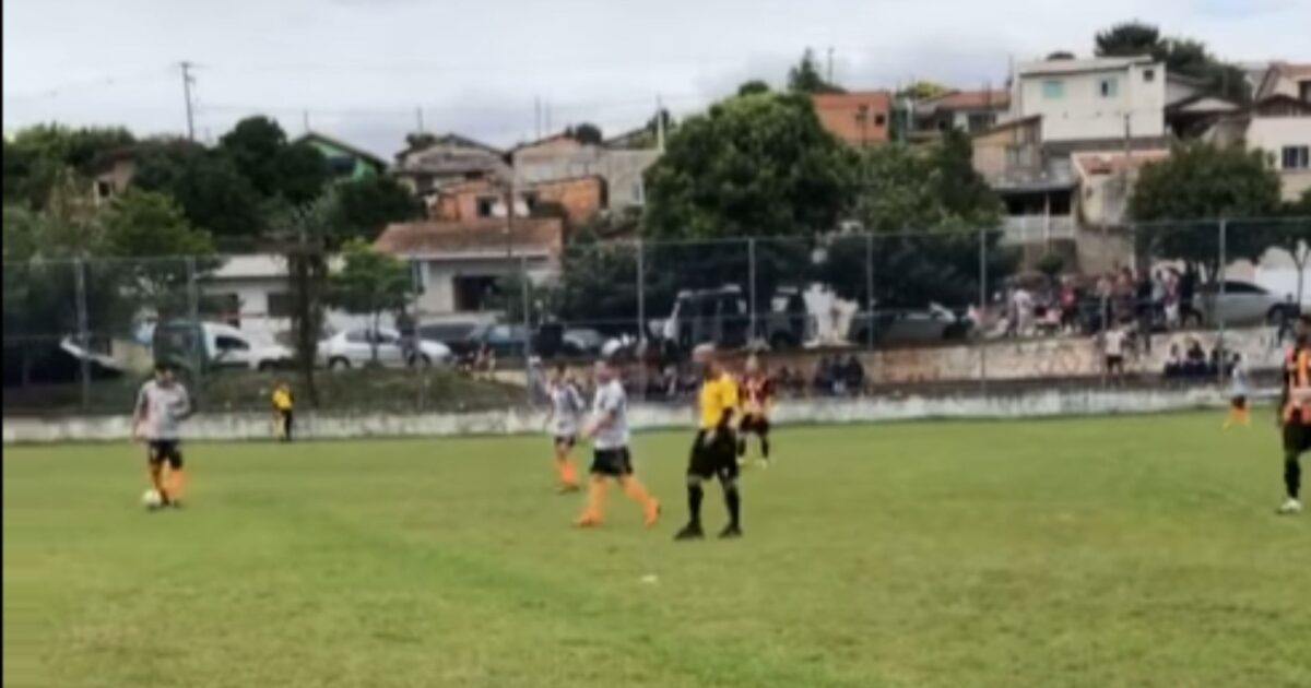 Copa Verão da sequência no campo Jardim Tropical