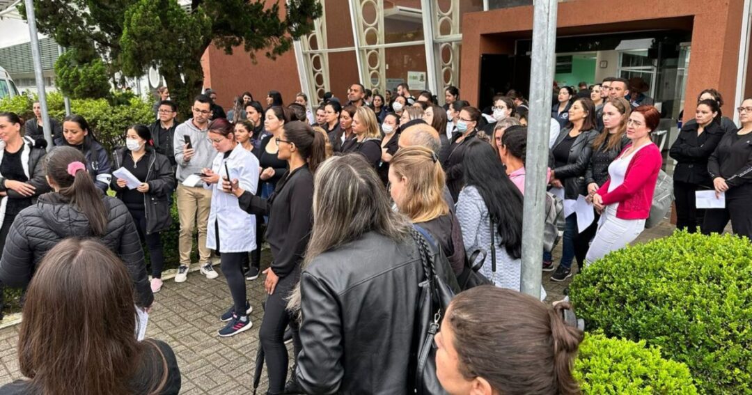 Funcionários universitários do HMA protestam em razão da modelagem de contratação proposta pela Viva Rio
