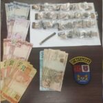 PM de Araucária apreende drogas e dinheiro e prende dois suspeitos no Jd Arvoredo