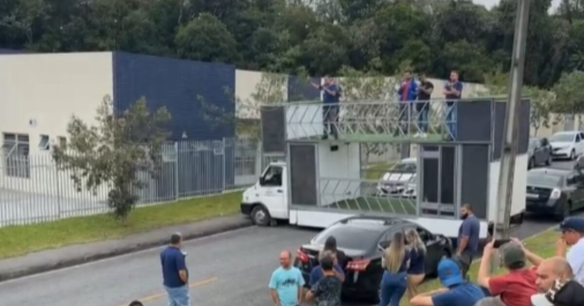 Trabalhadores da PROPAV protestam após ficarem 60 dias sem salário
