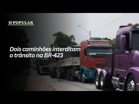 Dois caminhões interditam o trânsito na BR-423