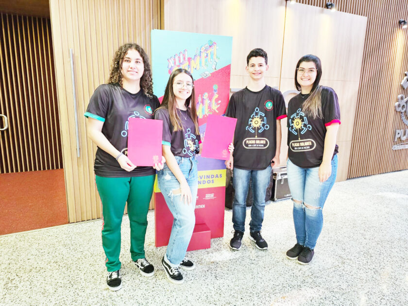 Colégio Metropolitana é premiado na8ª Feira de Ciências Junior da PUCPR