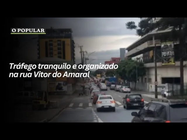 Tráfego tranquilo e organizado na rua Vitor do Amaral