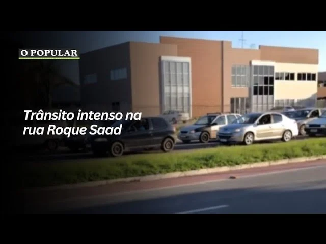 Trânsito intenso na rua Roque Saad