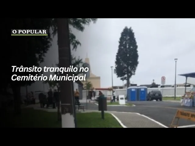 Trânsito tranquilo no Cemitério Municipal