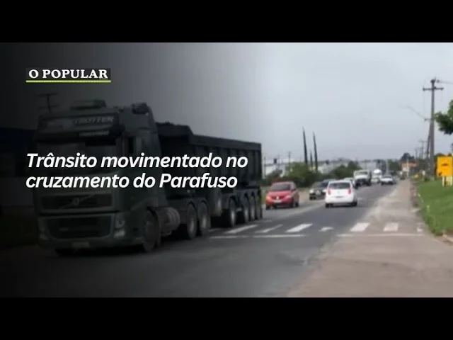 Trânsito movimentado no cruzamento do Parafuso