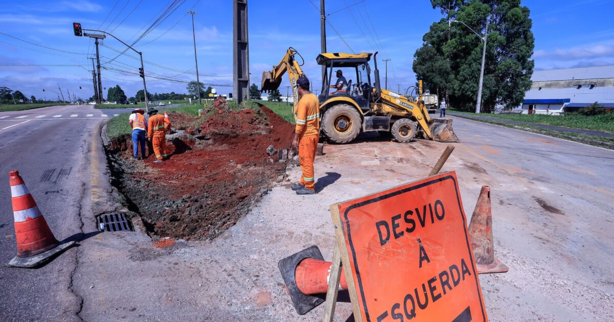 Obras de revitalização da Avenida dos Pinheirais causa diversas mudanças no trânsito do entorno da Av das Araucárias