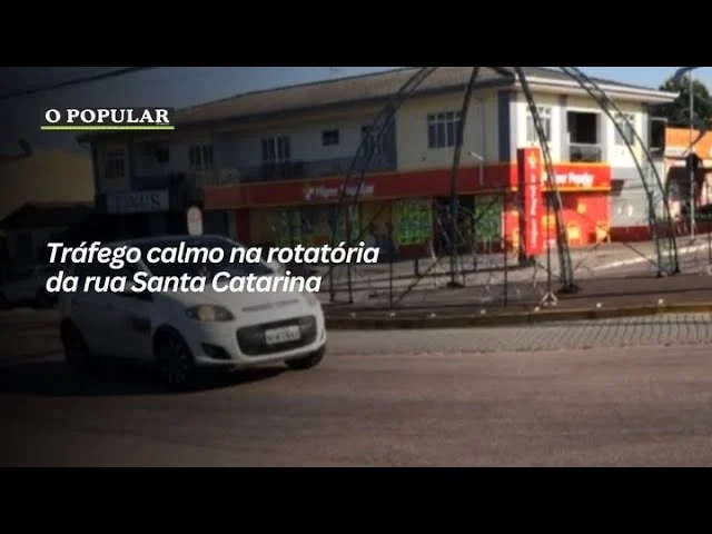 Tráfego calmo na rotatória da rua Santa Catarina