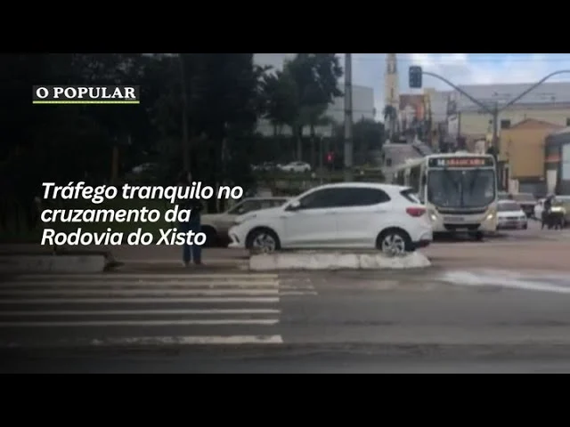 Tráfego tranquilo no cruzamento da Rodovia do Xisto
