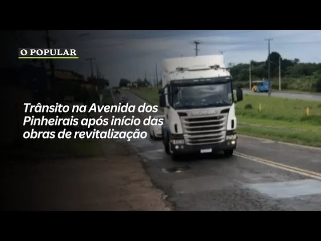 Trânsito na Avenida dos Pinheirais após início das obras de revitalização