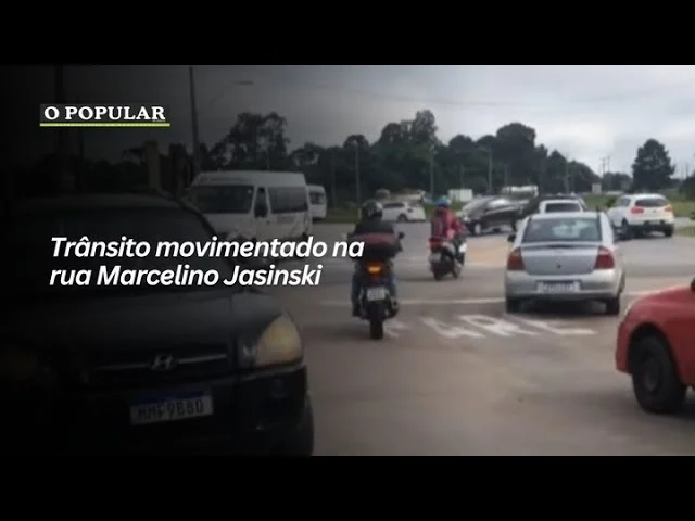 Trânsito movimentado na rua Marcelino Jasinski