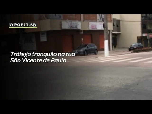 Tráfego tranquilo na rua São Vicente de Paulo