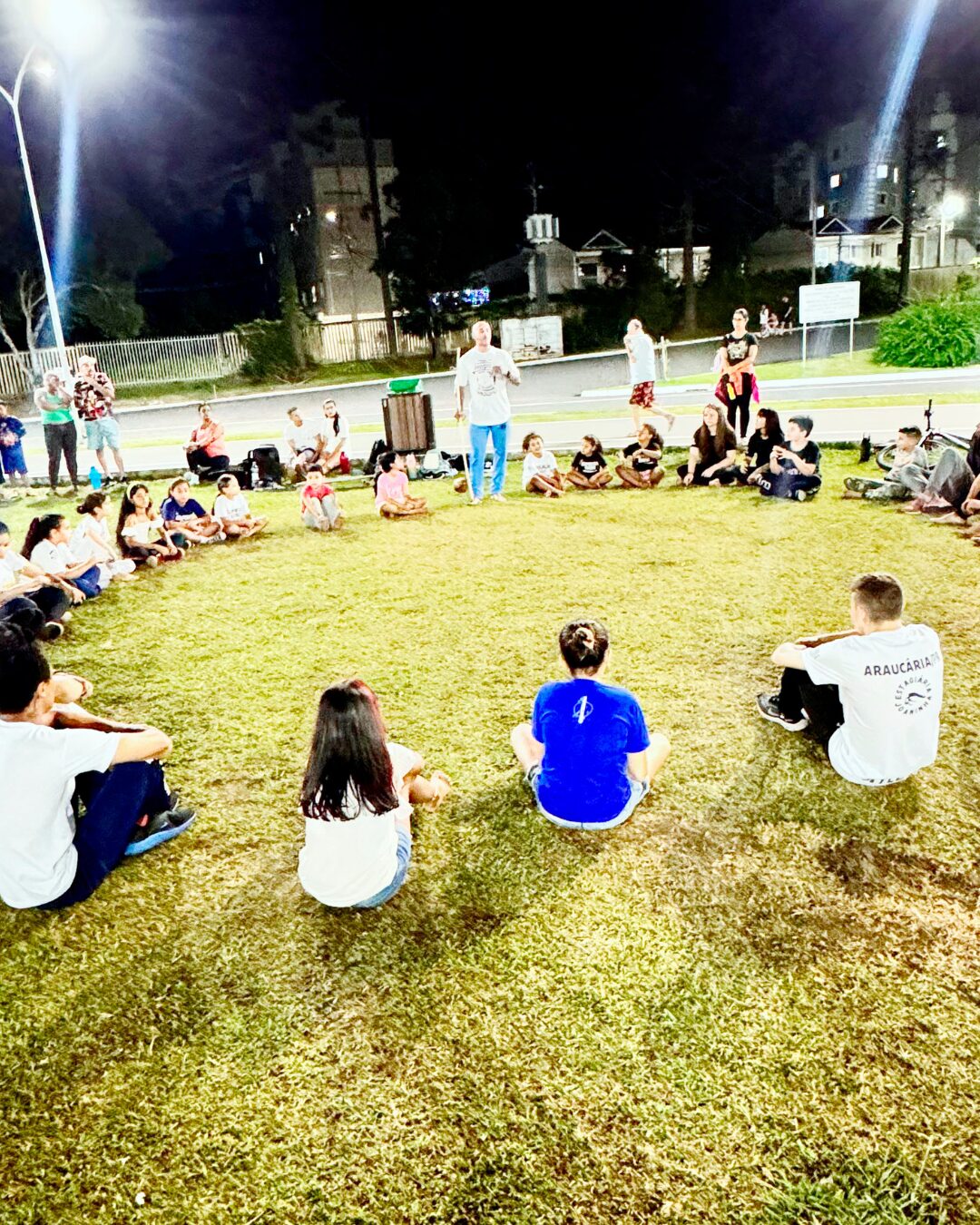 Escola Capoeira Show Araucária segue com aulas de férias no Parque Cachoeira