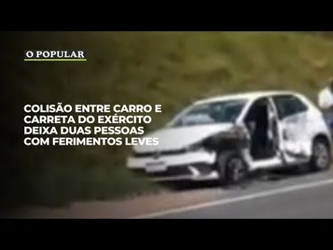 Colisão entre carro e carreta do exército deixa duas pessoas com ferimentos leves