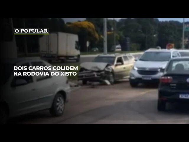 Dois carros colidem na Rodovia do Xisto