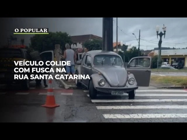 Veículo colide com fusca na rua Santa Catarina