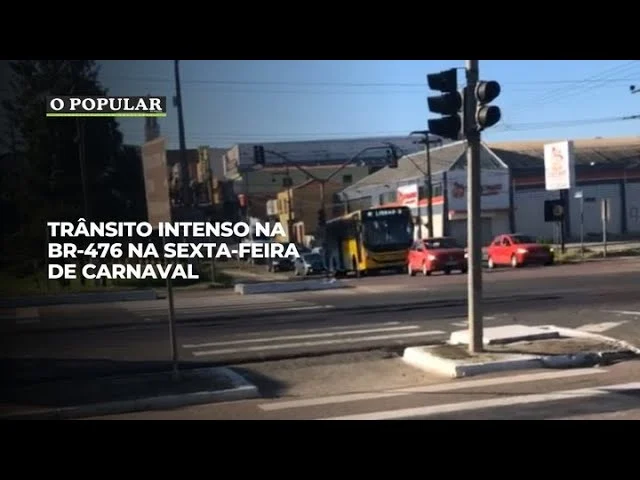 Trânsito intenso na BR-476 na sexta-feira de Carnaval