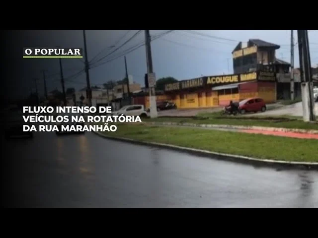 Fluxo intenso de veículos na rotatória da rua Maranhão