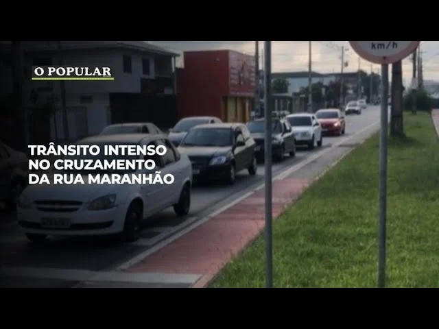 Trânsito intenso no cruzamento da rua Maranhão