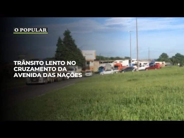 Trânsito lento no cruzamento da Avenida das Nações