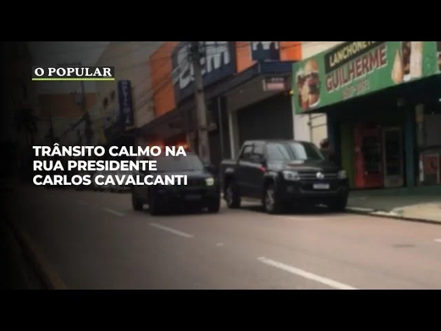Trânsito calmo na Rua Presidente Carlos Cavalcanti