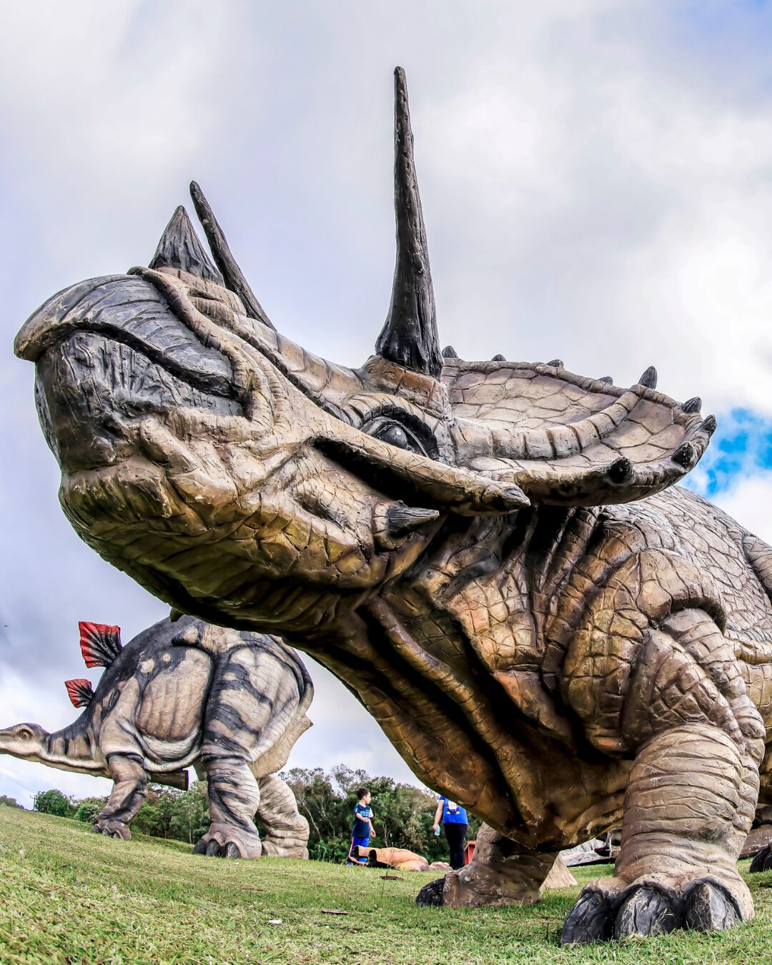 Dinossauros vão “invadir” o Parque Cachoeira entre os dias 18 a 31 de março