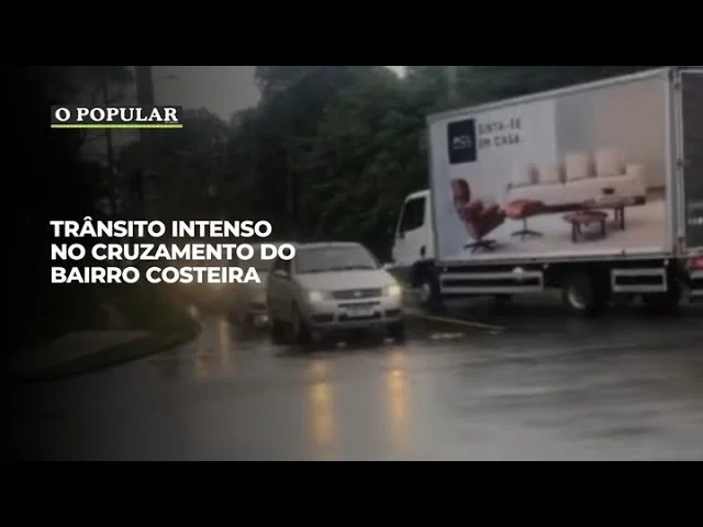 Trânsito intenso no cruzamento do bairro Costeira