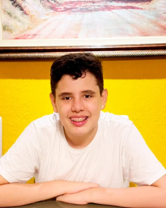 Imagem de destaque - Fernando Furman, jovem autista de 13 anos, lança seu primeiro livro
