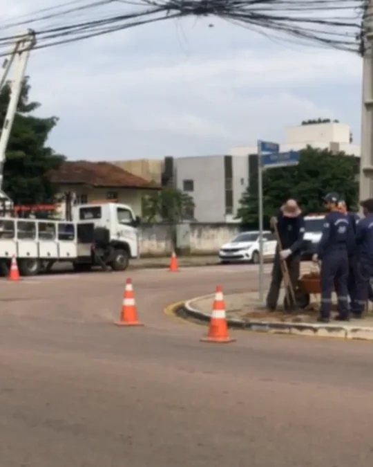 Prefeitura inicia instalação de semáforo na esquina das ruas Marcelino Jasinski com João Besciak 