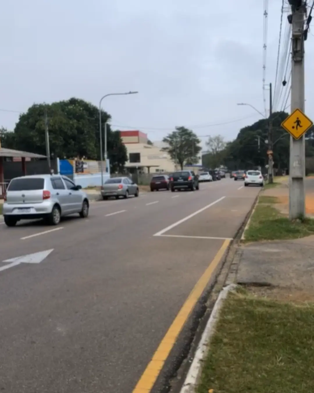Trânsito intenso na rua Ceará