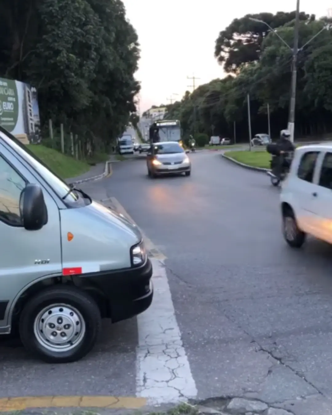 Imagem de destaque - Trânsito intenso no bairro Costeira