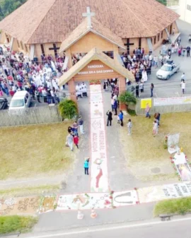 Imagem de destaque - Corpus Christi será celebrado pelas paróquias com procissões em tapetes coloridos