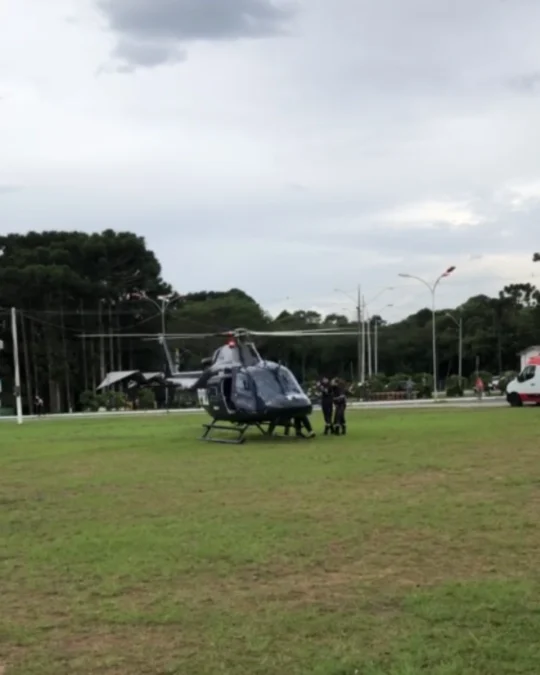 Imagem de destaque - Helicóptero transporta paciente após sofrer parada cardíaca