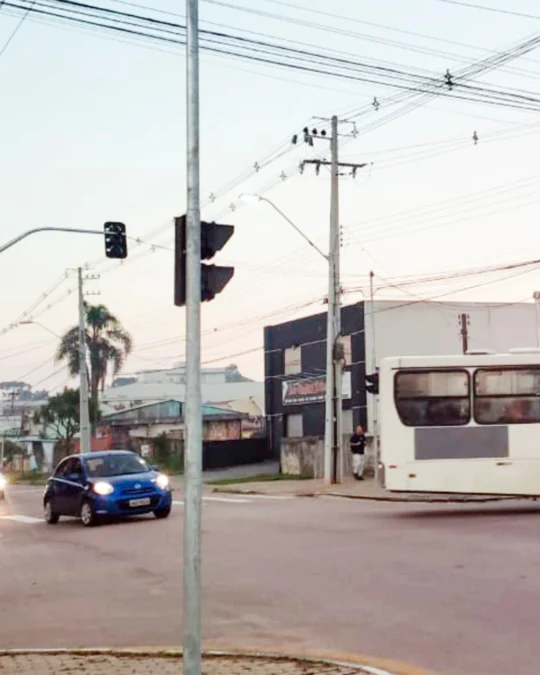 Imagem de destaque - Semáforo trará mais segurança em cruzamento perigoso do bairro Tindiquera