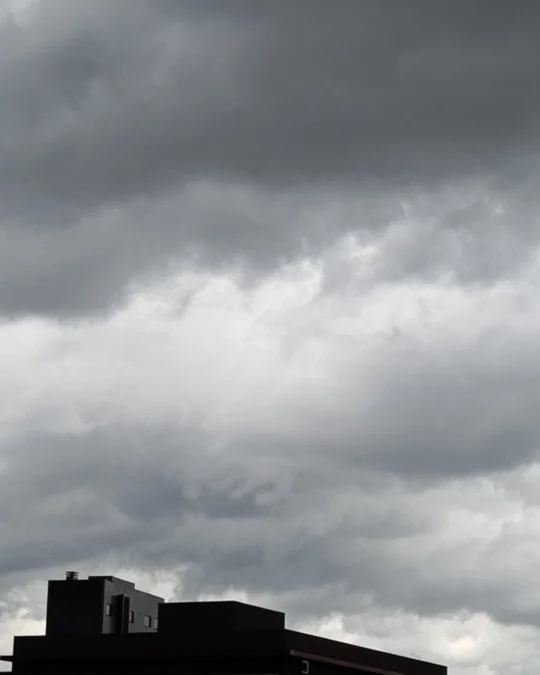 Imagem de destaque - Simepar prevê temporal forte para o final da tarde de sábado (18)