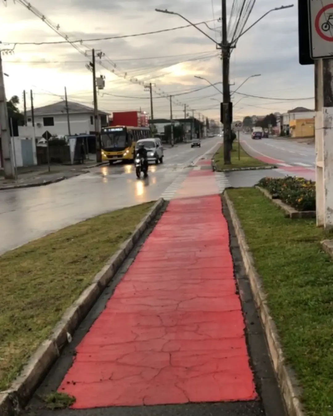 Condições de trânsito na rotatória da Rua Maranhão
