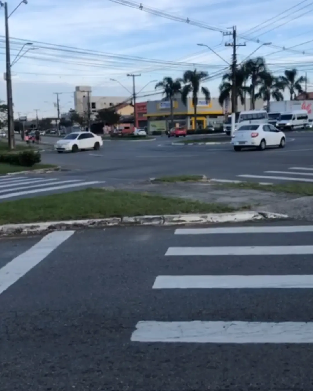 Condições de trânsito na rotatória do CSU