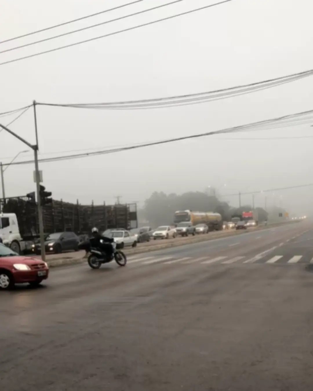Trânsito intenso na Rodovia do Xisto