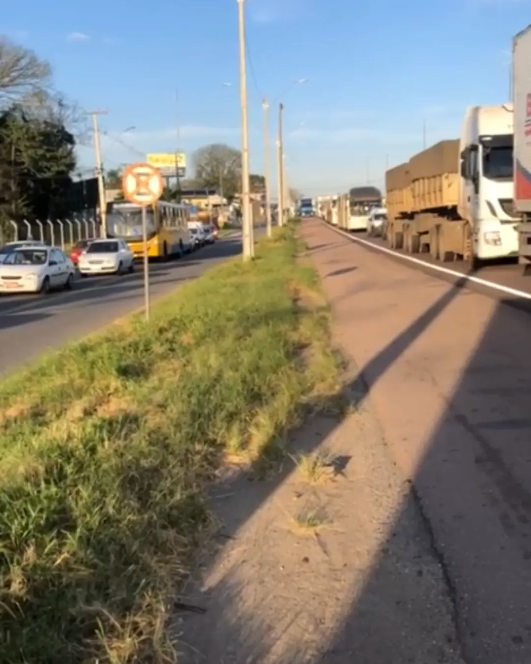 Trânsito intenso na Rodovia do Xisto