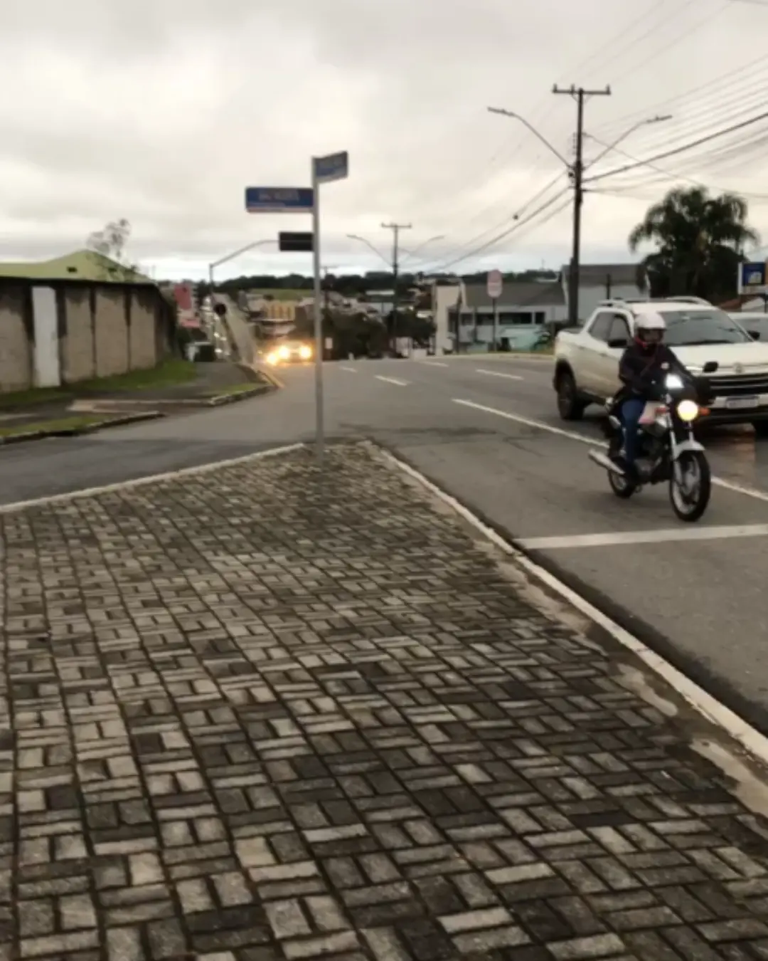 Trânsito tranquilo na rua São Vicente de Paulo