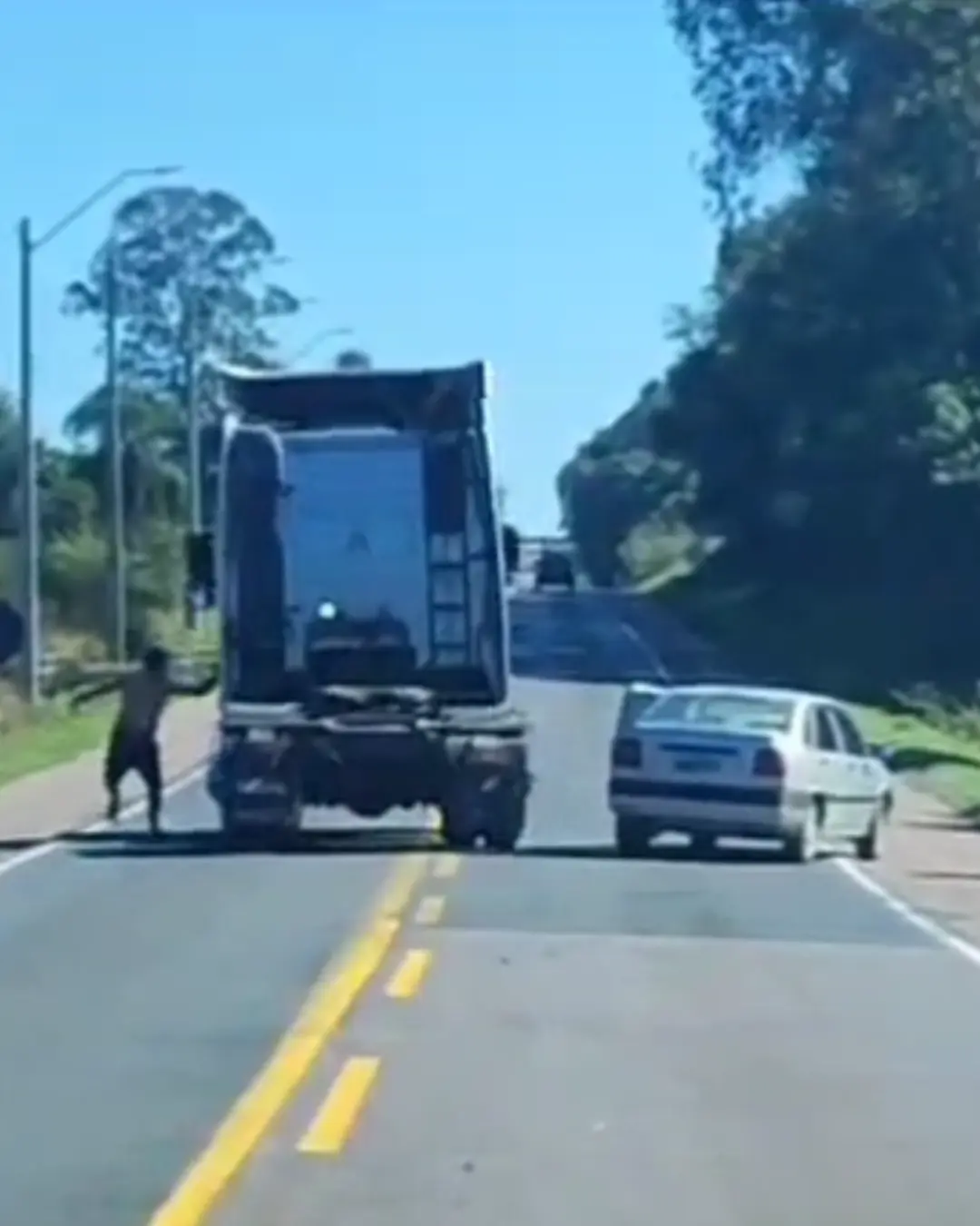 Treta na PR 423: Polícia Civil já identificou o motorista do Tempra - O ...