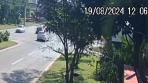 Carretinha se solta de carro e provoca acidente na Av. das Araucárias